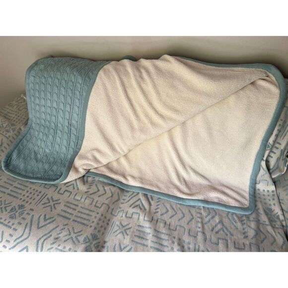 LL Bean fisherman cabled fleece throw 50" x 60" in light blue - Picture 6 of 8